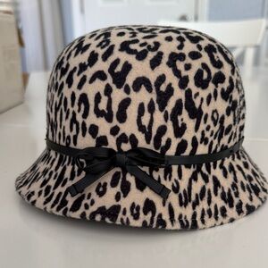Janie and Jack Leopard Print Felt Bucket Hat with Bow